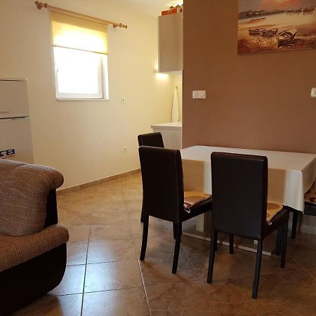 Family Friendly Seaside Apartments Kanica, Rogoznica - 12895 المظهر الخارجي الصورة