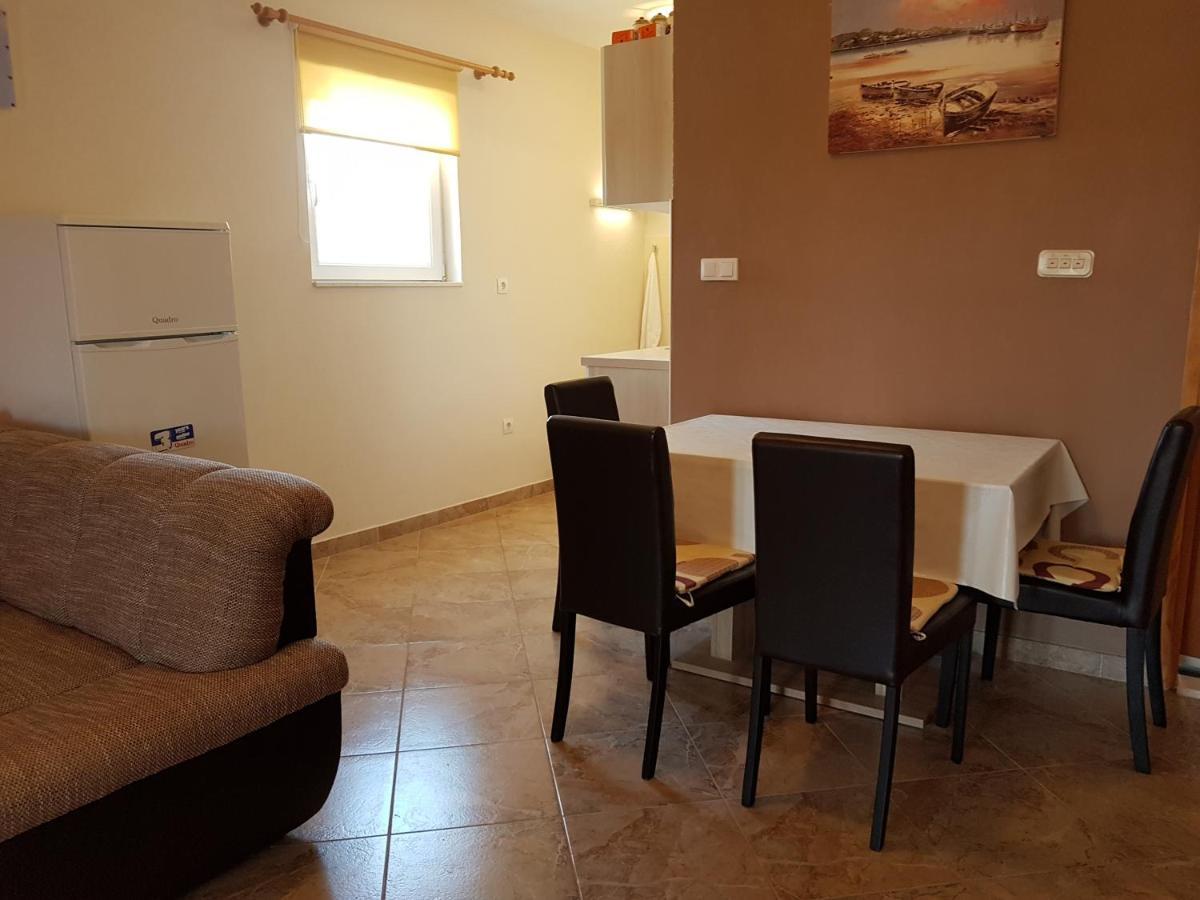Family Friendly Seaside Apartments Kanica, Rogoznica - 12895 المظهر الخارجي الصورة